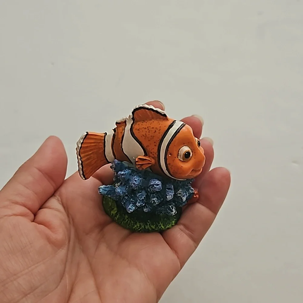 Finding Nemo fish tank decoration